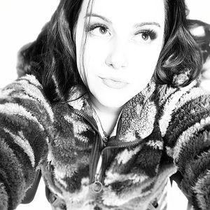 Meet your Posher, Desirae